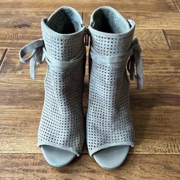 Sam Edelman Ellery Open Toe Bootie in Putty Perforated Suede Size 8 - Picture 7 of 14